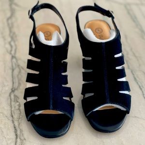 Bella-Vita Black Suede Sandal 8.5W-New in Box